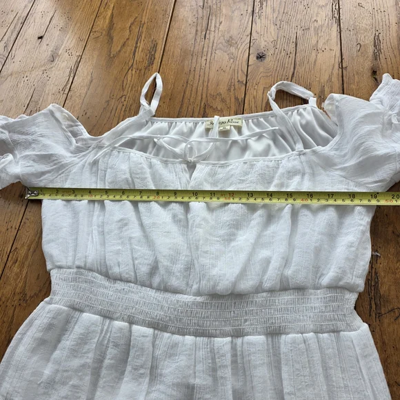 Fabulous White Cold-Shoulder Maxi Dress - Picture 5 of 8